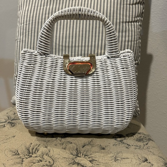 Vintage 1960s Vinyl White Wicker Handbag Purse Top Open - Picture 1 of 12
